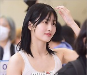 [MD포토] 트와이스 모모 '틈 없는 앞머리가 좋아'