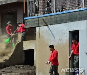 산사태 피해 복구 나선 해병대 1사단