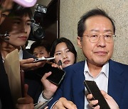 與윤리위 ‘수해 중 골프’ 홍준표 징계절차 개시