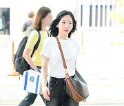 [T포토] 태연 '스타일리시한 워킹'