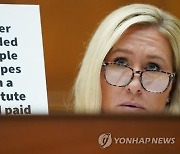 美극우 공화의원, 의회 청문회 중 '바이든 차남 전라 사진' 공개