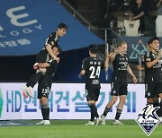 '이동경 1골 1도움' 울산 연패 끝…포항은 전북에 2-1 승