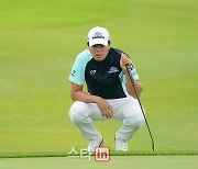 [포토] 이정환 '그린 에지에서 노리는 2점'