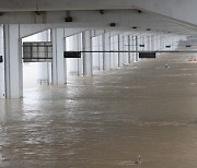 [내일날씨] 전국 곳곳 장맛 비…수도권 시간당 60mm ‘물 폭탄’