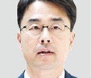 윤석열 대통령, 서경환·권영준 대법관에 임명장 수여