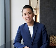 [Eye Interview] Pulitzer-winning author Viet Thanh Nguyen on HBO's upcoming 'Sympathizer' with Park Chan-wook