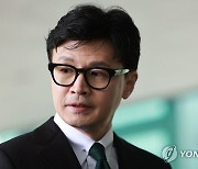 ‘묻지마 칼부림’ 현장 찾은 한동훈 “사이코패스 관리 고민하겠다”