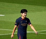 ‘골든보이’ 이강인, PSG 프리시즌 데뷔 전에서 햄스트링 통증 호소…전반 43분 만에 교체