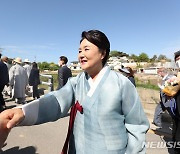 與 "김정숙·이재명도 풍수전문가 백재권 만나…민주당 주술 프레임"(종합)