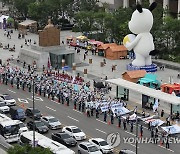 정전 70년 한반도 평화대회 참가자들의 행진