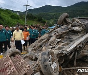 폭우 때 수십명 목숨 구한 예천군 마을이장·주민들