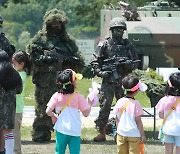 50만 대군도 깨졌다...20년전 70만 육박했는데 ‘저출생 여파’