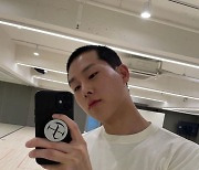 몬스타엑스 주헌, 입대 D-1 삭발 완료...'까까머리'도 훈훈하네