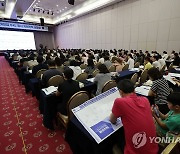 2024 수능 설명 듣는 학부모들