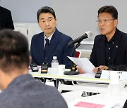 [포토]간담회에서 발언하는 김용서 교사노조연맹 위원장