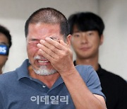 "우리 딸은 꽃송이 하나 못 받고 죽었다" 교사 아버지의 눈물