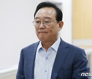 굳은 표정의 송철호 전 울산시장