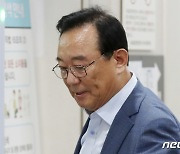 '靑 선거개입 의혹' 송철호 전 울산시장, 공판 출석