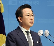 "풍수학자 왜 숨겼나?" vs "천공 아니어서"..논란 지속