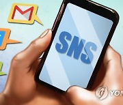 “너희가 학생들 망쳤어”…교육 붕괴 주범으로 몰린 SNS, 소송 걸렸다