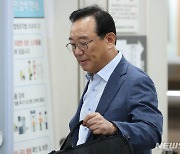 법정 향하는 송철호 전 울산시장