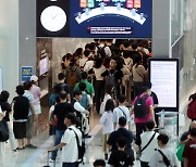 휴가철 맞아 북적이는 인천공항