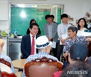 관악구, 경로당 110개소 순회 방문…"여름나기 지원"