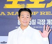 [T포토] 박성웅 '오늘, 순백의 신사'