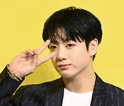 BTS 정국 "음주 방송? 맘껏 떠들어"…'막내' 이미지 고충 담긴 '첫 솔로' [엑's 이슈]