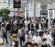 다가온 여름 휴가철…붐비는 인천공항 출국장