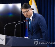 교원 교육활동 보호 관련 긴급 브리핑 입장하는 장상윤 교육부 차관