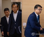 교원 교육활동 보호 관련 긴급 브리핑 입장하는 장상윤 교육부 차관