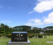 프랑스 항공우주군과 추모비행하는 공군