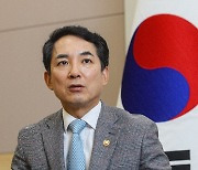 [파워인터뷰]“제대군인에게 장학금-대중교통 바우처 지원 검토”