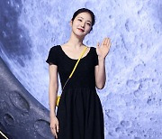 [포토] 신예은, '달을 배경으로'