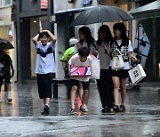 전라권 중심 천둥·번개 동반 강한 비…폭염특보·열대야 주의