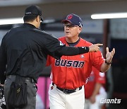 "이야기도 들었고, 직접 보기도 했다!"…퇴장 불사했던 서튼, 왜 그토록 격렬하게 항의했나? [MD잠실]