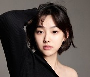 강미나 새 프로필 공개…'극과 극' 스타일도 美쳤다