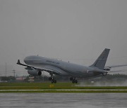 이륙하는 프랑스 A330 MRTT 항공기