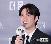 [오마이포토] 도경수, 플라이 투 '더 문'