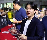 도경수 '사인 해드려요!'[★포토]