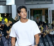 [T포토] 차현승 '씩씩한 발걸음'