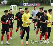 가볍게 몸 푸는 아시안게임 축구 대표팀