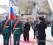 '전승절' 고리로 북중러 한자리에…'3국 밀착' 과시