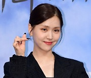 [TEN포토] 김지은 '쪼꼬미 하트'