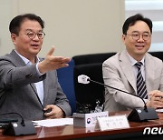 저출산 대응 정책 간담회 주재하는 방기선 차관