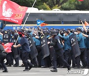 [속보] 대통령실 "불법집회·시위 벌칙 보완 등 단속 실효성 확보 검토"