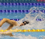 '200m 동메달' 황선우, 100m 예선 통과…48초20 공동 12위로 준결선행