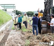 장상윤 차관, 집중호우 피해 공주 교동초 현장 점검