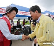 김돈곤 쳥양군수 위로하는 김기현 대표